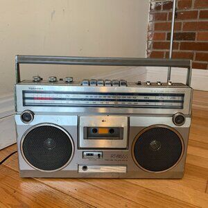 Vintage 1980's Toshiba AM/FM Portable Cassette Radio Recorder Boombox